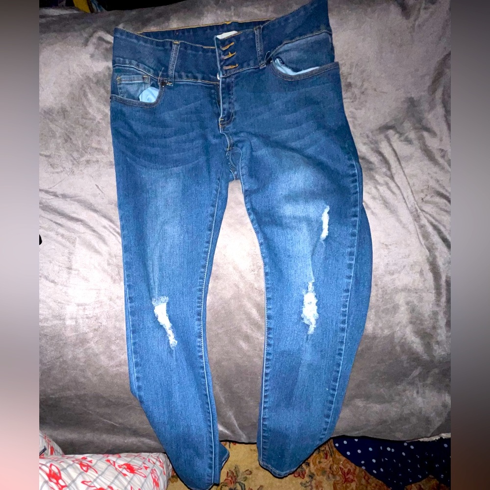 1826 Distressed Skinny Jeans